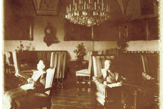 Společenský sál na přelomu 19. a 20. století